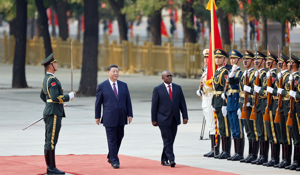 习近平同几内亚比绍总统恩巴洛会谈