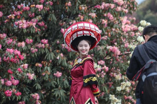 贵州毕节：乌蒙山云雾缭绕美若仙境