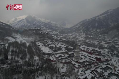 五台山迎兔年首场降雪