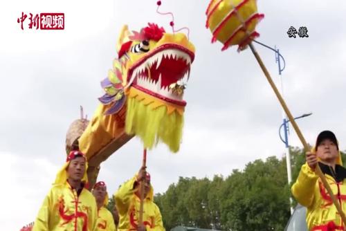 全国各地民众“花式”过新年