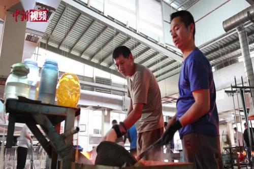 远销海外市场 河北南皮玻璃制品加工忙