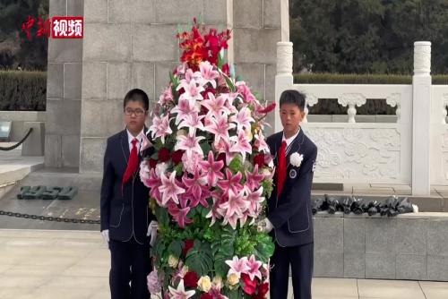 清明前夕沈阳学生参加祭扫活动缅怀英烈